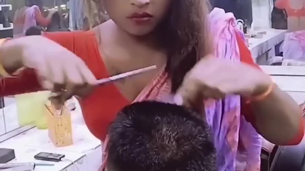 Ladys Hair Cutting Nice Lady Beatiful lady hair cutting hair style