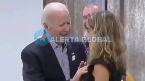 “噁心透了”當喬·拜登在全世界面前撫摸他的孫女…無法想像， 關起門來會發生什麼事？