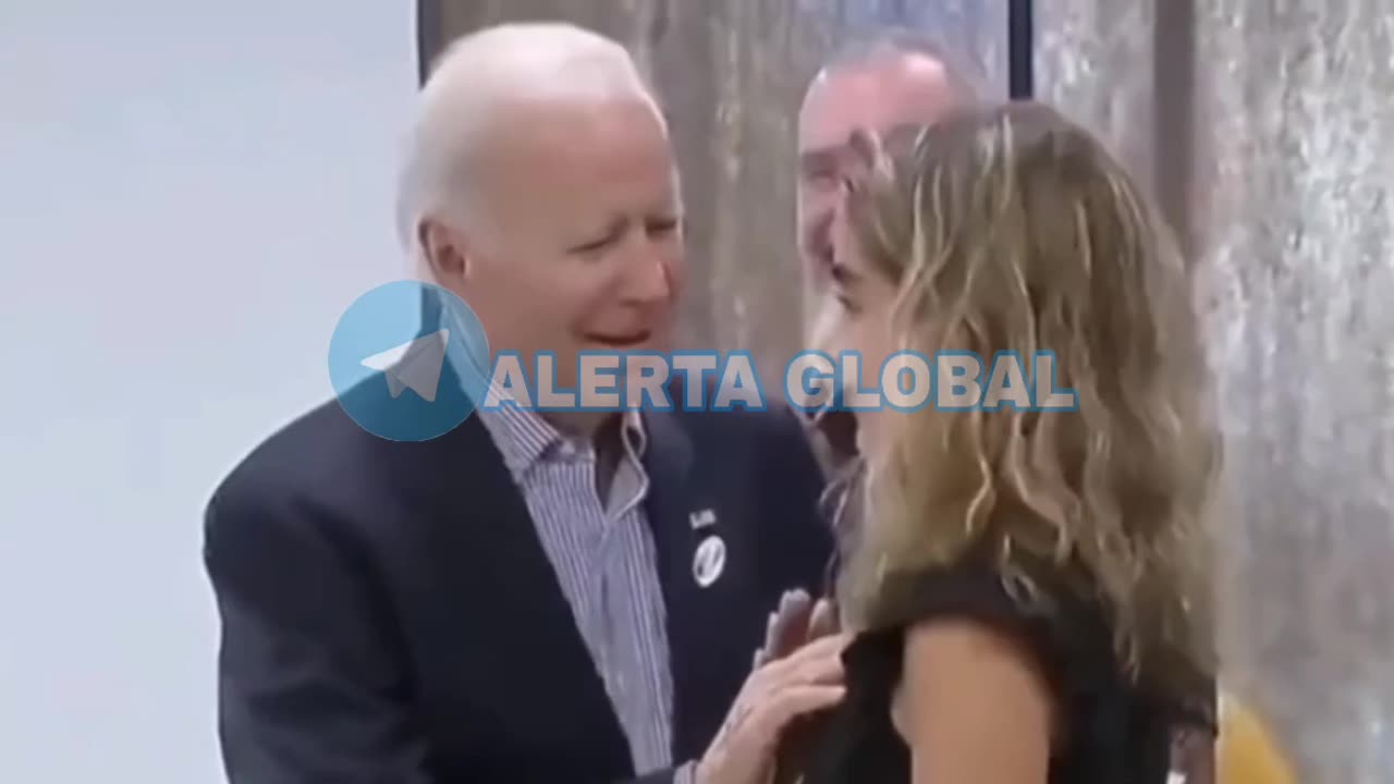 “噁心透了”當喬·拜登在全世界面前撫摸他的孫女…無法想像， 關起門來會發生什麼事？