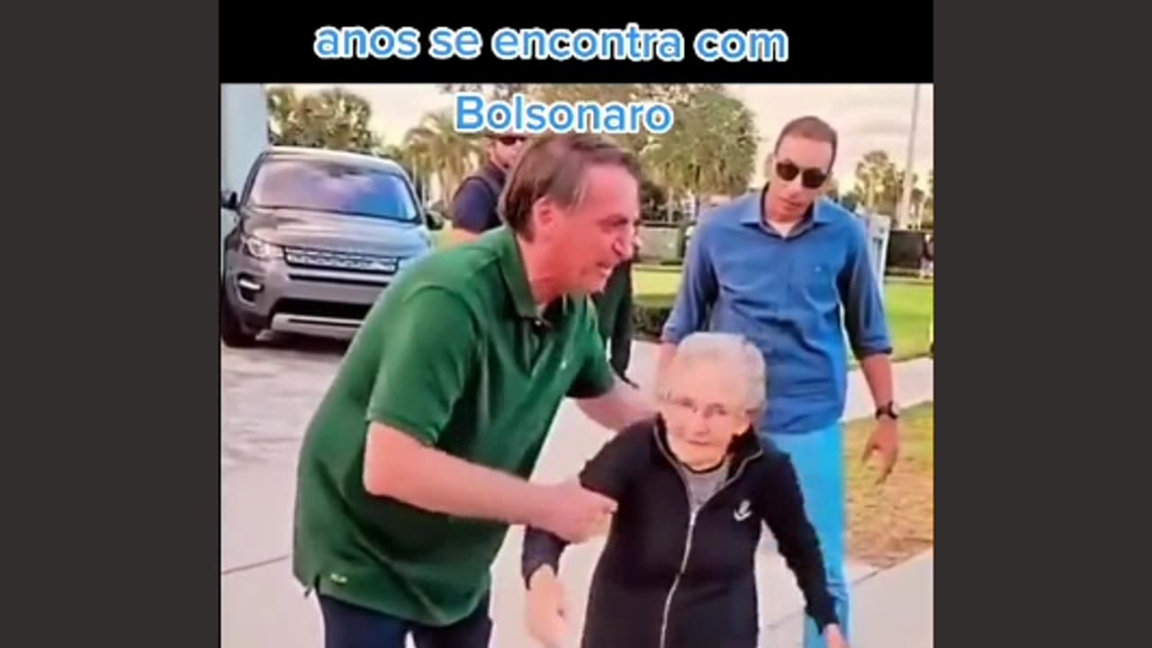 100-year-old lady receives Affection from President Bolsonaro