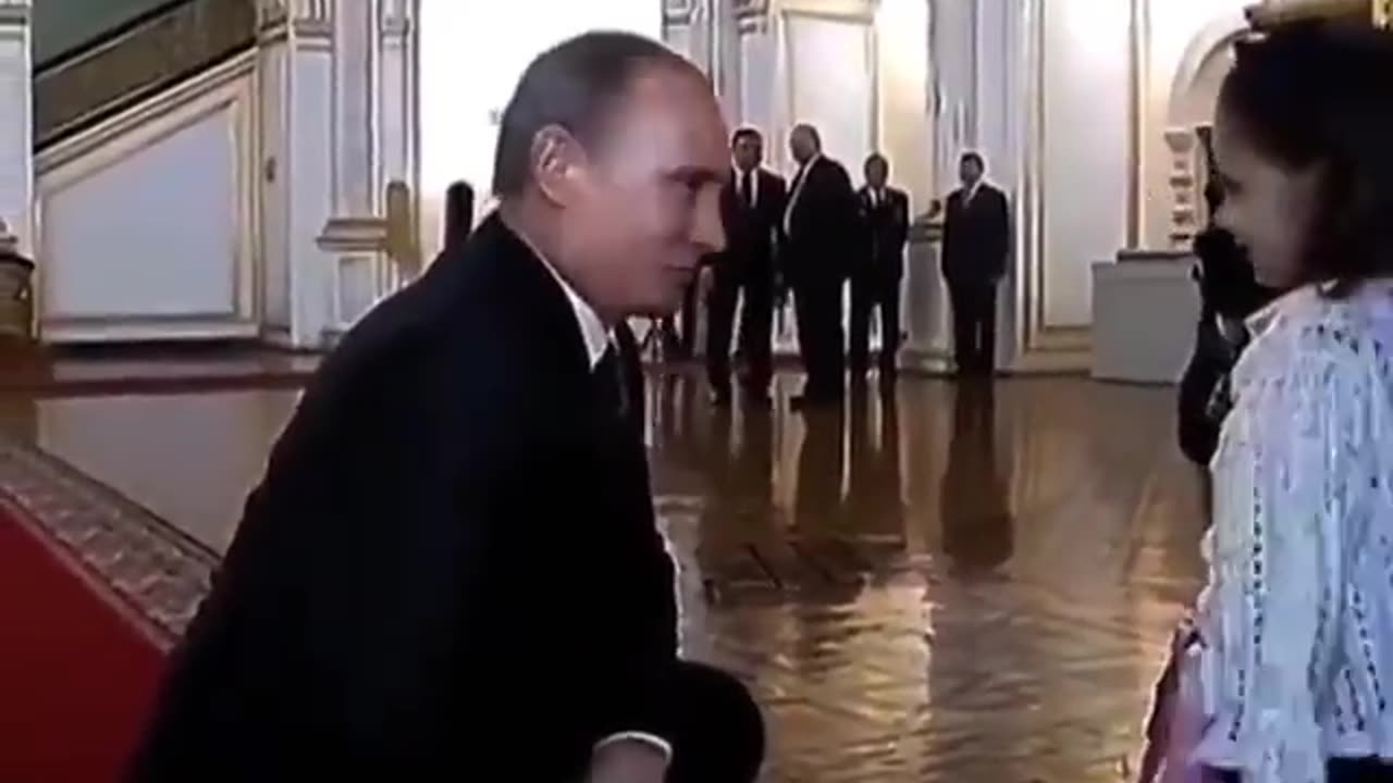 Putin meets a little girl with respect and dignity