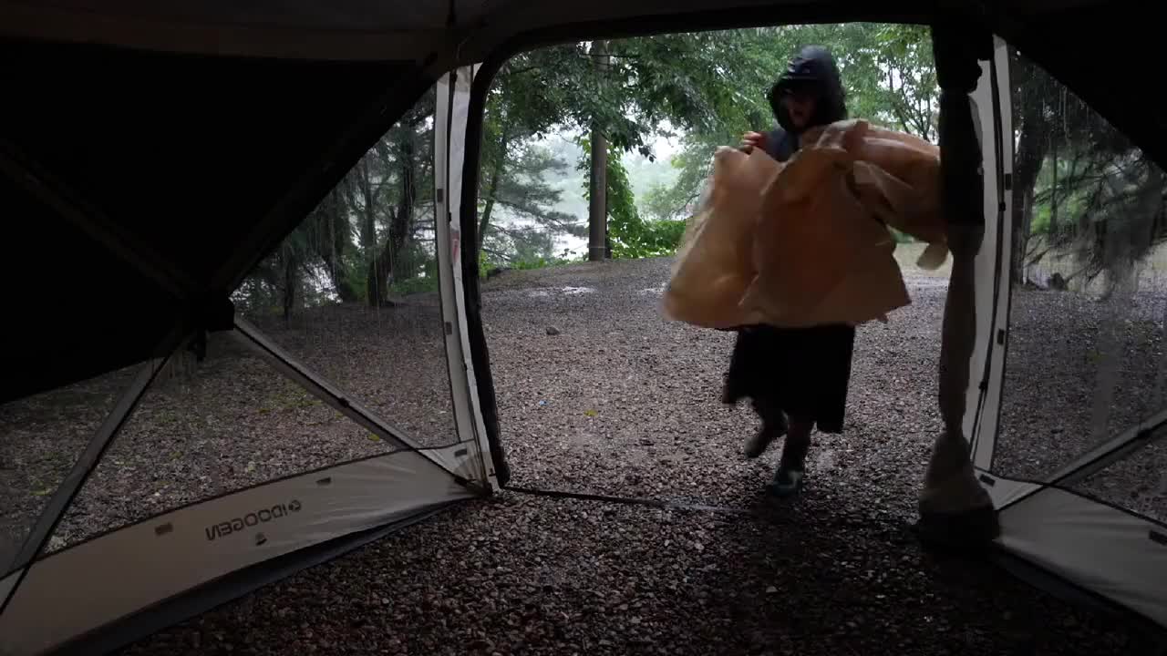 Of course, we have to go camping in rainy days. Isn't it good to play with water happily