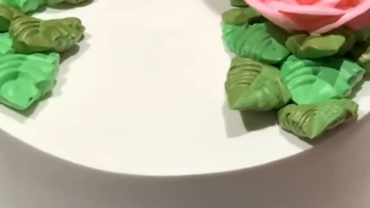 Stunning birthday cake decorating technique 💝💝 #shorts (7)