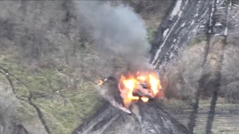 Ukrainian Paratroopers Destroy Russian Tank With Anti-Tank Guided Missile