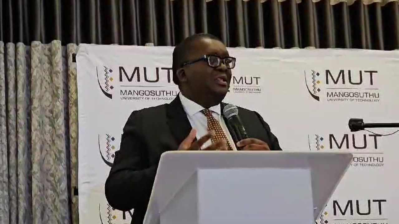 KZN Cogta MEC Rev Thulasizwe Buthelezi sings to American visitors