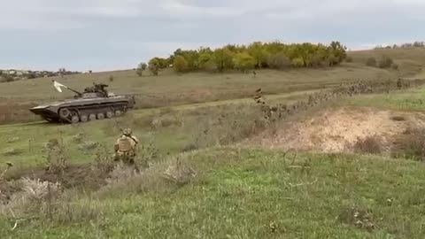 Kiev forces overrun a BMP. This like really happened.