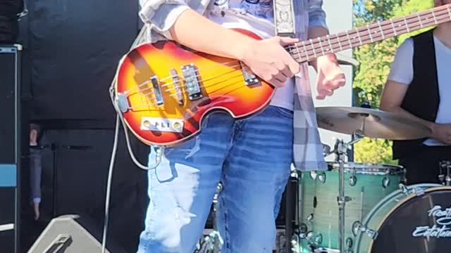 Tin Zelkova "I Feel The Way I Do"