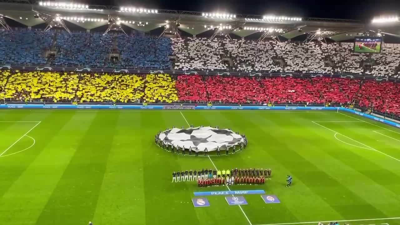 Warsaw: The entire stadium is in Ukrainian-Polish colours