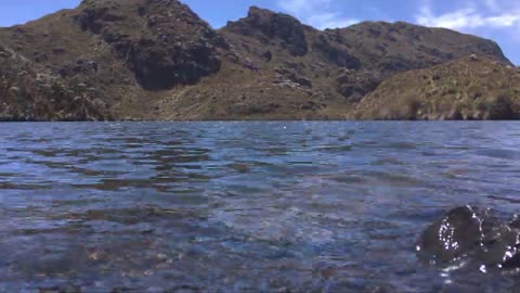 Laguna con paisaje - Timelapse