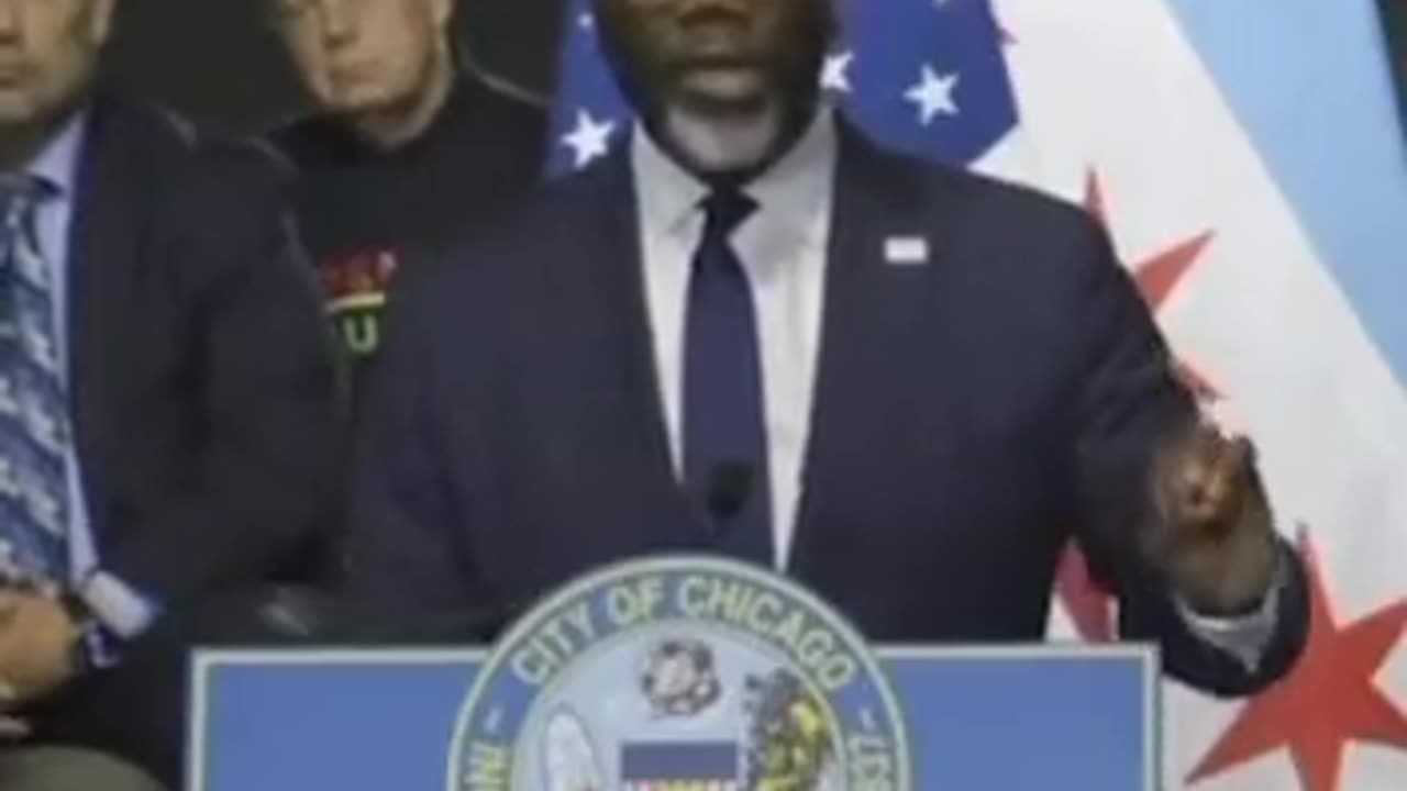 Chicago Mayor Brandon Johnson lashes out and blames "right wing extremists" for Chicago's problems