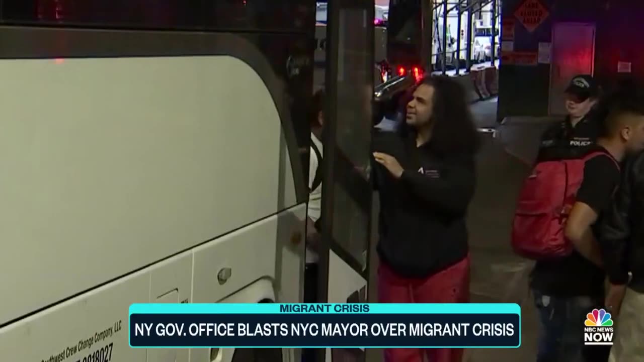 N.Y. Gov. Hochul blasts NYC Mayor Adams over migrant crisis