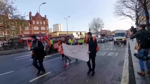 BREAKING_ ROADS BLOCKED IN LONDON_2