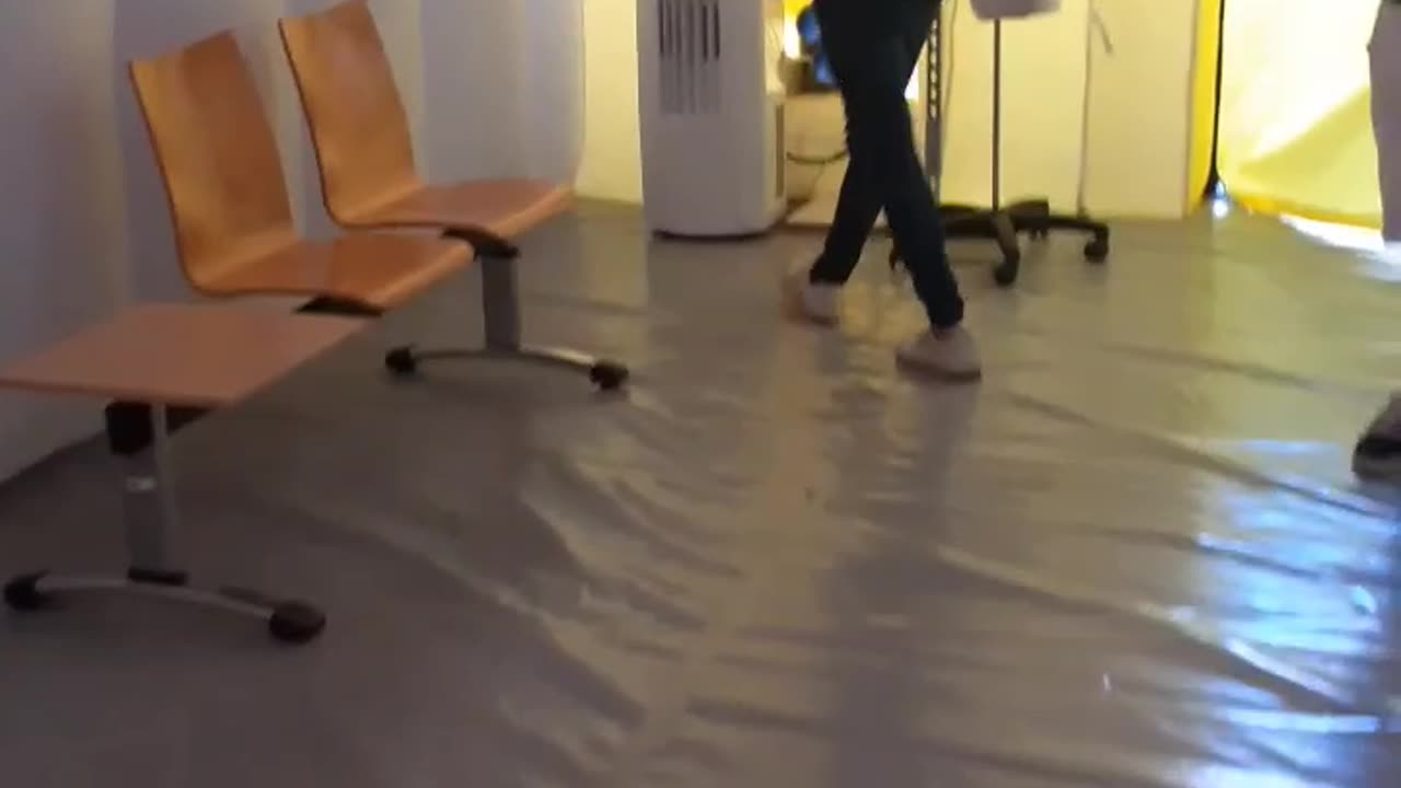 "La carpa para enfermos de covid 19 de Lérida, una mentira". "Esto es una mentira". No hay enfermos