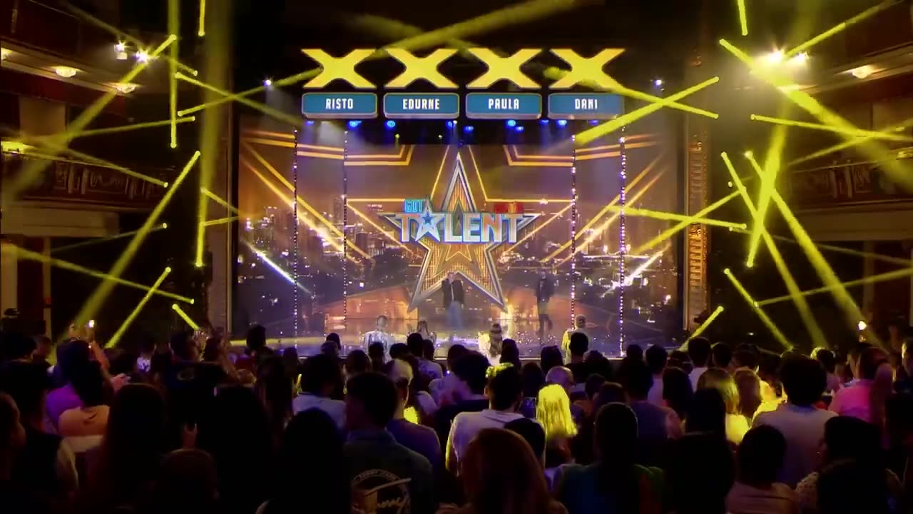 INCREDIBLE Spanish Magician Gets The GOLDEN BUZZER On His Audition On Got Talent España 2022