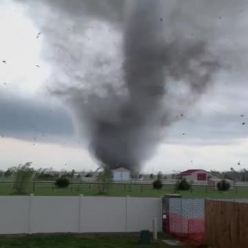 Tornado hits Andover Kansas on Saturday