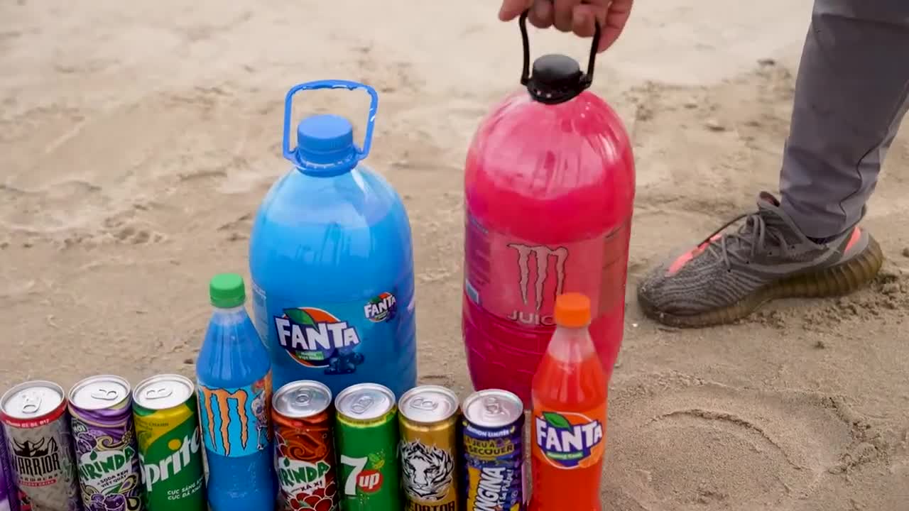 Giant Coca Cola & Big Monster,Chupa Chups, Mtn Dew, Fanta, Mirinda and Mentos soda mix Underground6