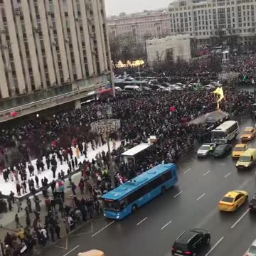 According to the Ministry of Internal Affairs, there are now four thousand people in the center of