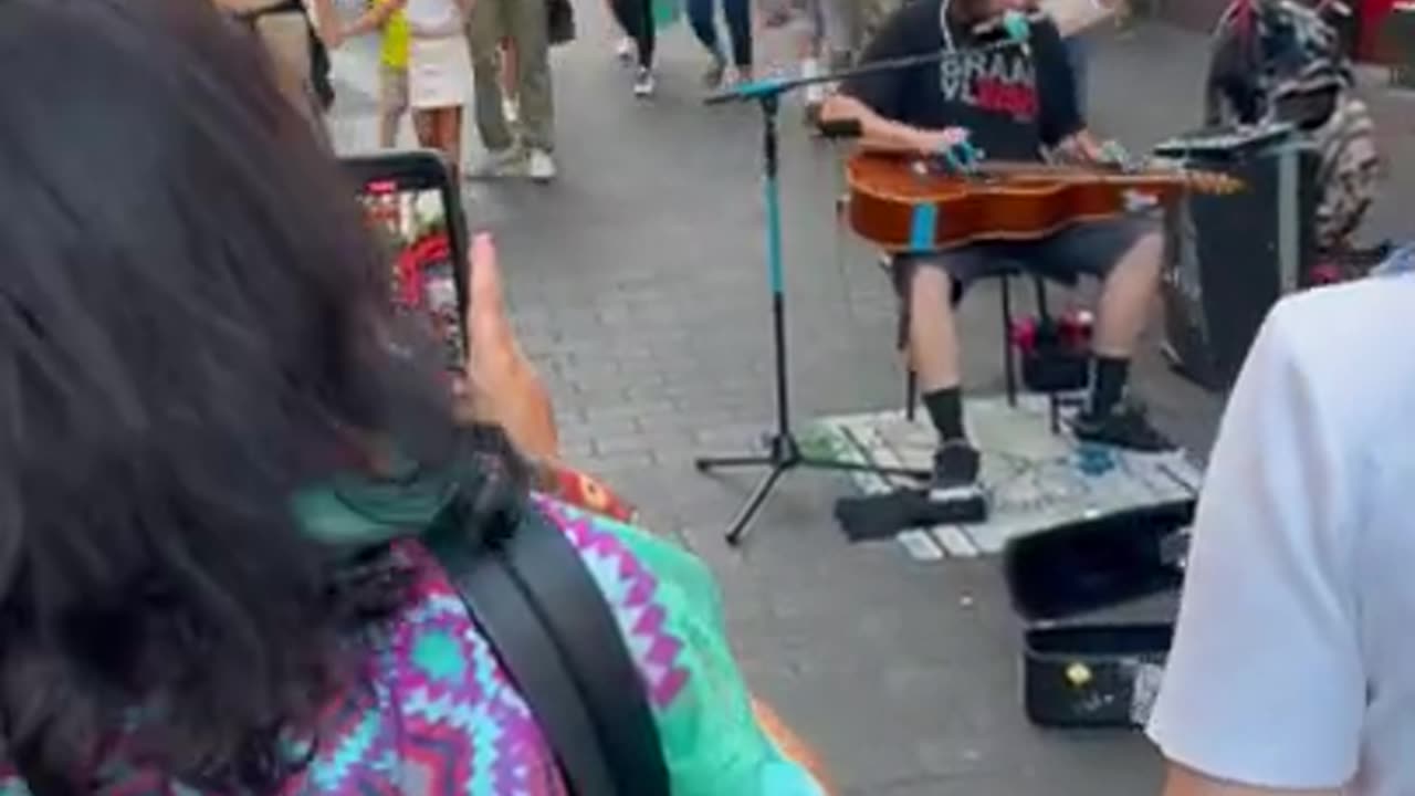 STREET LIVE PERFORMANCE, CHINA TOWN, LONDON