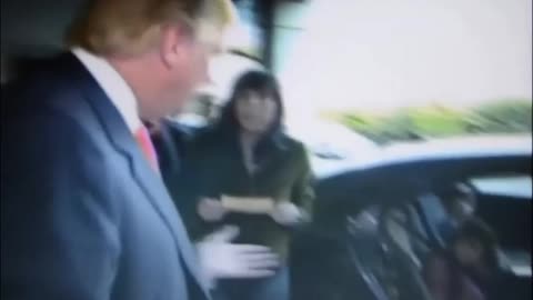 DONALD TRUMP💰BUYS💲A WOMAN'S👩CAR🚘AND KIDS👦👧FUNNY SKIT🤣