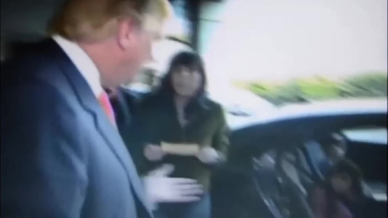 DONALD TRUMP💰BUYS💲A WOMAN'S👩CAR🚘AND KIDS👦👧FUNNY SKIT🤣