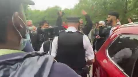 SPEAKERS CORNER HATE PREACHER BIG T GETS CONFRONTED BY EVERYONE