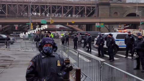 New Yorkers Welcome Biden w/ "Lets Go Brandon' & "We Will Not Comply" lol