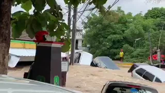 Many cars were swept away by floods