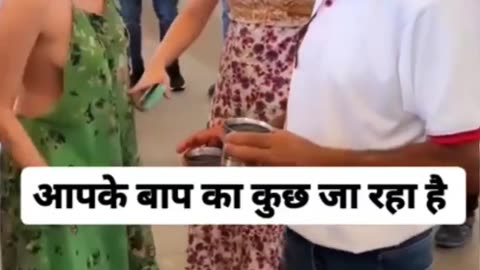 Urfi javed ugly fight with random at mumbai airport 😜😜😜