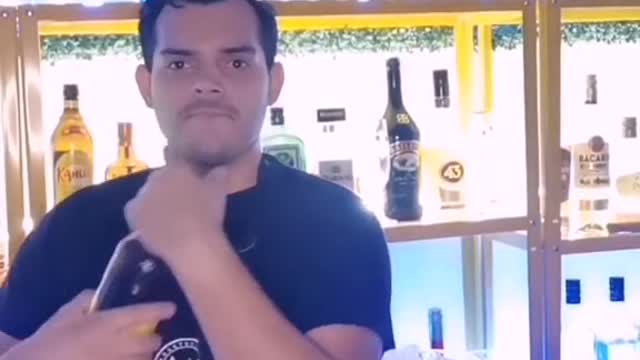 Aprende, prepara, divierte. A todos. MkBartending te entrena para ser verdaderos Show de Bartenders