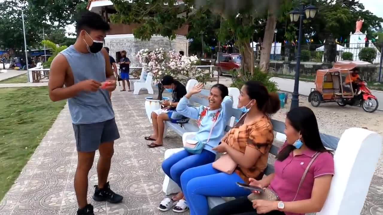 Boy tapang namigay ng 500 , pinakamaanghang na sili carolina reaper challenge