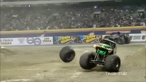 MONSTER TRUCK FUNNY FAILS!!