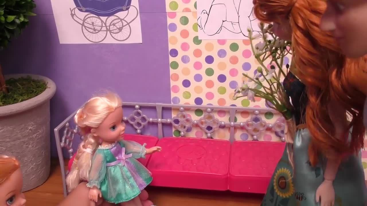 Baby is born ! Elsa & Anna toddlers - what is the name ?