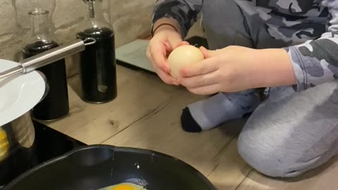 Kiddo Trying to Crack into a Pan Comes up Short