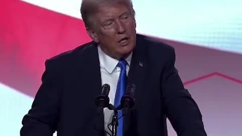 Whoa look at Trump point at the fake news - true enemy of the people