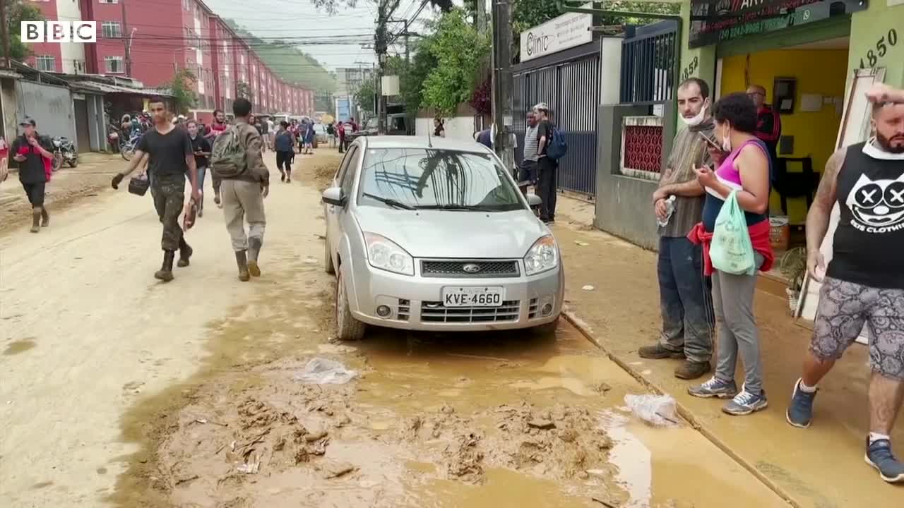 Deadly landslides wreak havoc in Petrópolis, Brazil - BBC News