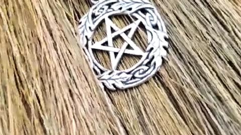 Oak Leaf Pentacle – Mystical Power for Halloween