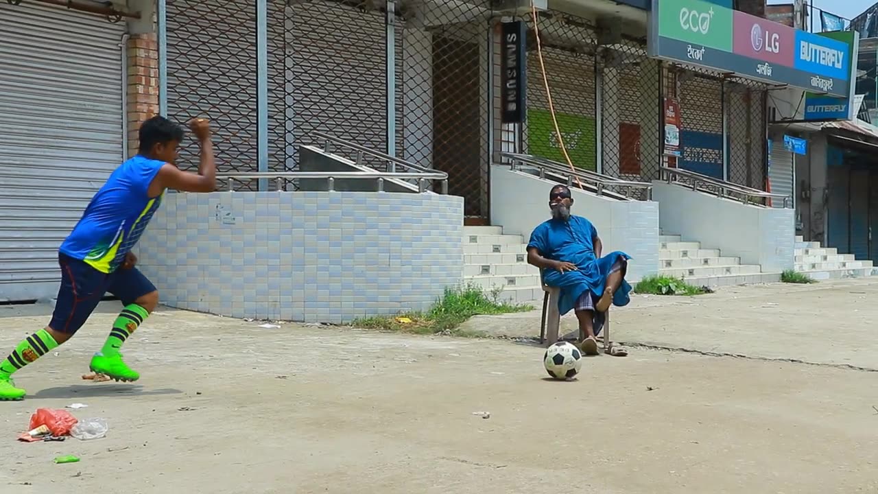"Unbelievable Football Scary Prank! Reaction Gone Wrong!"
