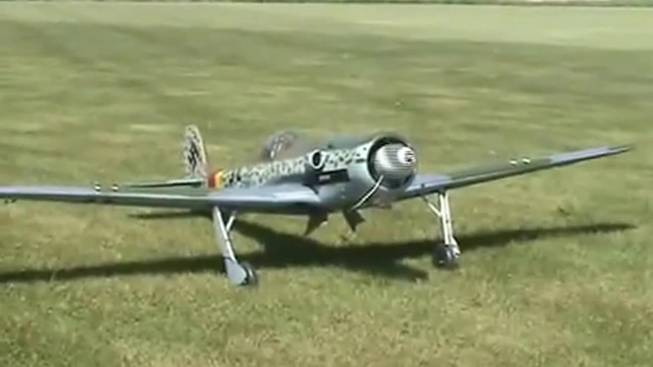 Andersen Designs Focke Wulf TA152H Landing -Stunning!