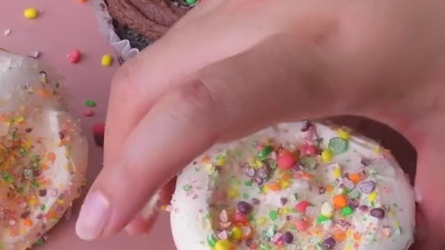 Make sprinkles out of candy with this cupcake hack 🧁
