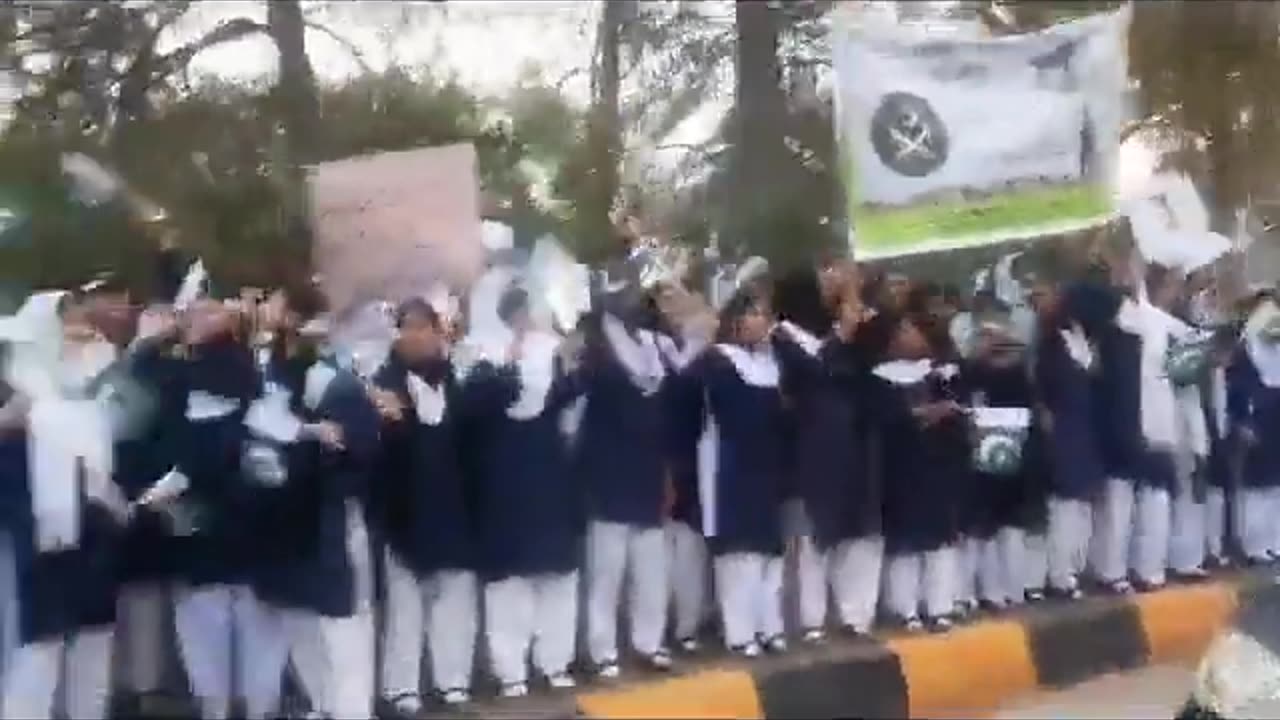 Rally for PakArmy but Chanting Imran Khan ZindaBad Too