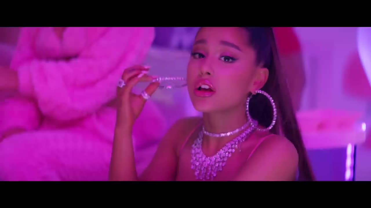 Ariana Grande - 7 rings