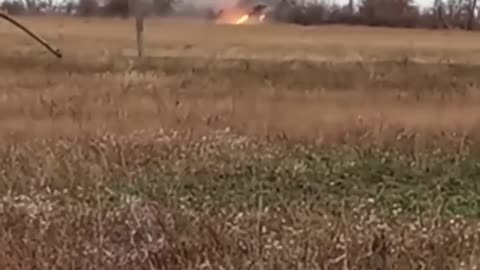 🚀💥 The moment of HIMARS missile strike on Russian BM-21 Grad