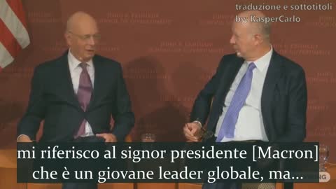 Contento della sua malvagità, il malvagio Klaus Schwab