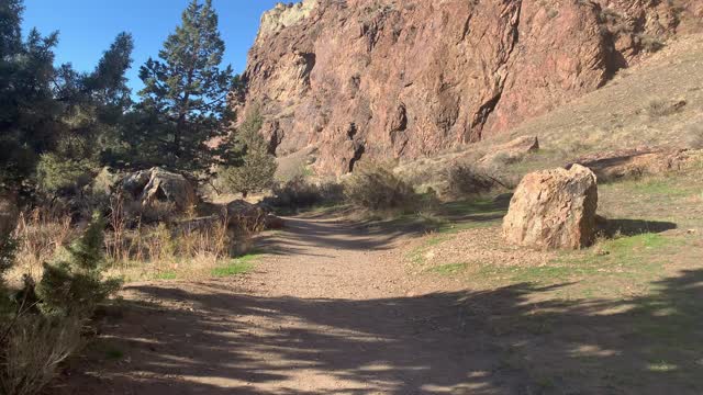 Mighty Canyon Approach – Smith Rock State Park – Central Oregon – 4K