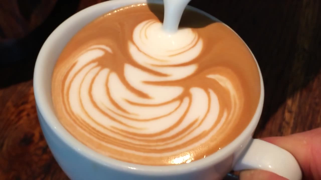 how to make latte art: the basics in slow motion by barista Sami ullah