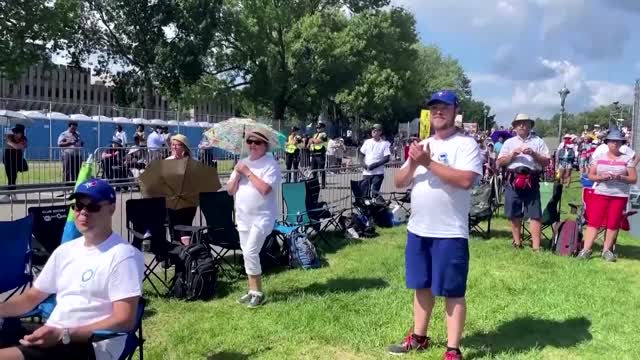 Crowds excited as Pope Francis visits Quebec