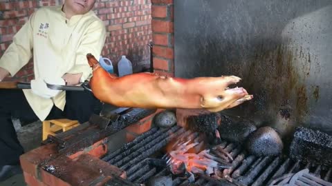 Südəmər DONUZ Balasını Barbeküdə (BBQ) BÜTÖV Qızardılması | ÇİN Mətbəxi...