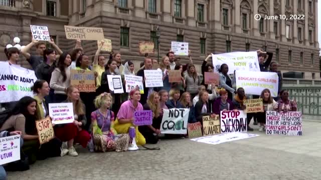 Malala Yousafzai, Greta Thunberg join climate protest in Stockholm