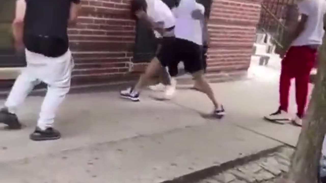 Snitch Gets Beat By Whole Block to Ice Cream Truck Music