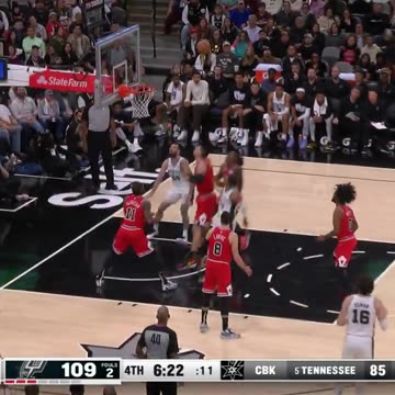 NBA - Tre Jones drops the floater in and he's got 30 PTS on the night 👀 Bulls-Spurs